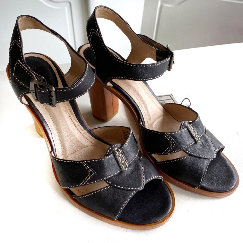 Frye Sophia Stitch Sandal - Black